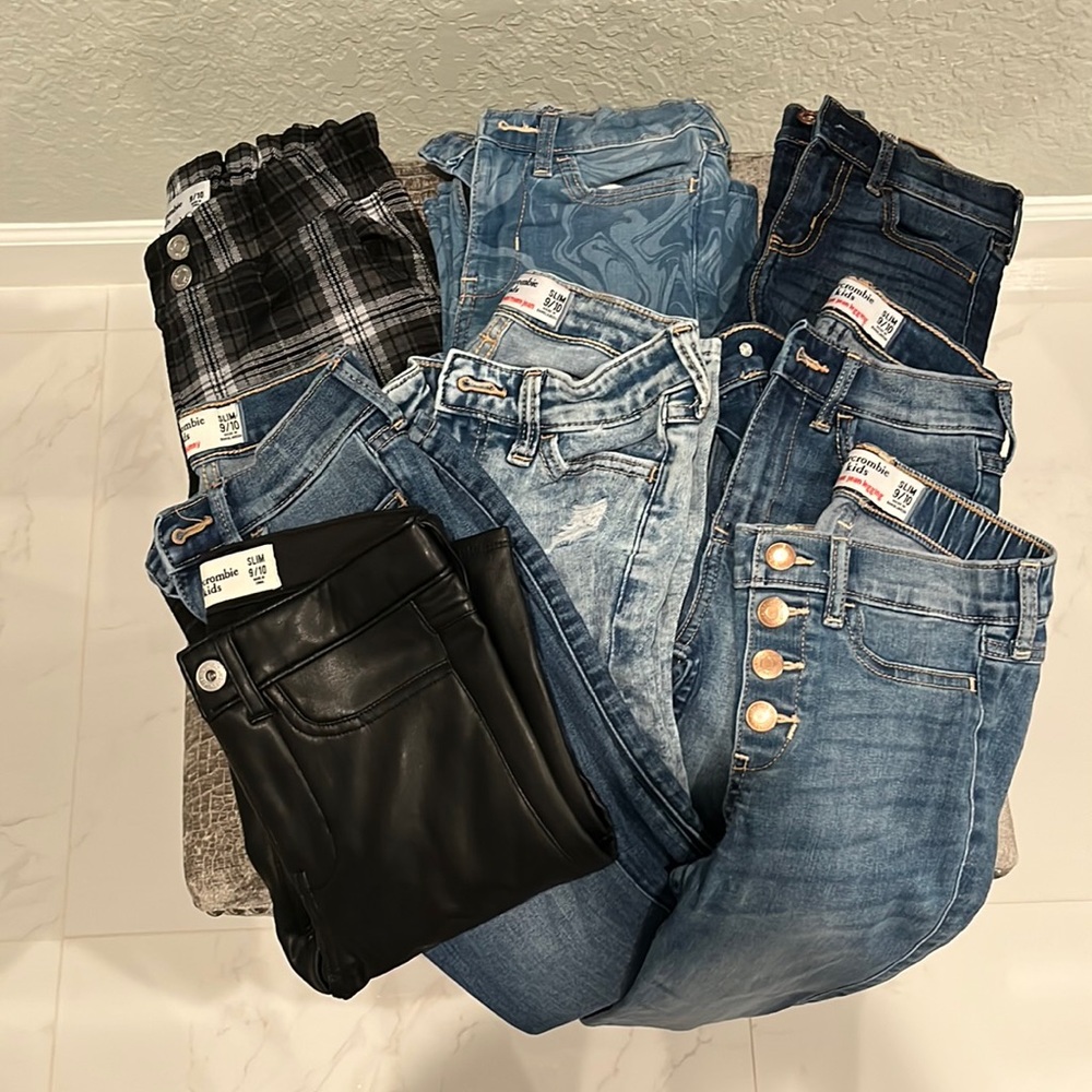 📌SOLD📌.      Lot of (8) Abercrombie Jeans/ pants/ Leather pants size 9/10 slim